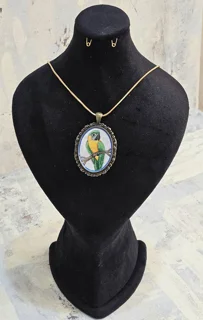 گردن آویز میناکاری(طرح طوطی سبز رنگ)
